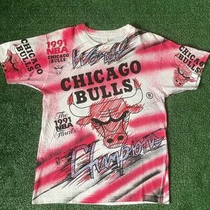 1991 Chicago bulls aop licensed to magic Johnson t’s. Size large. Single stitch